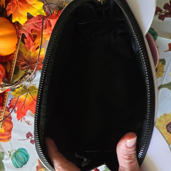 Hello Kitty Makeup Bag - Picture 7 of 7